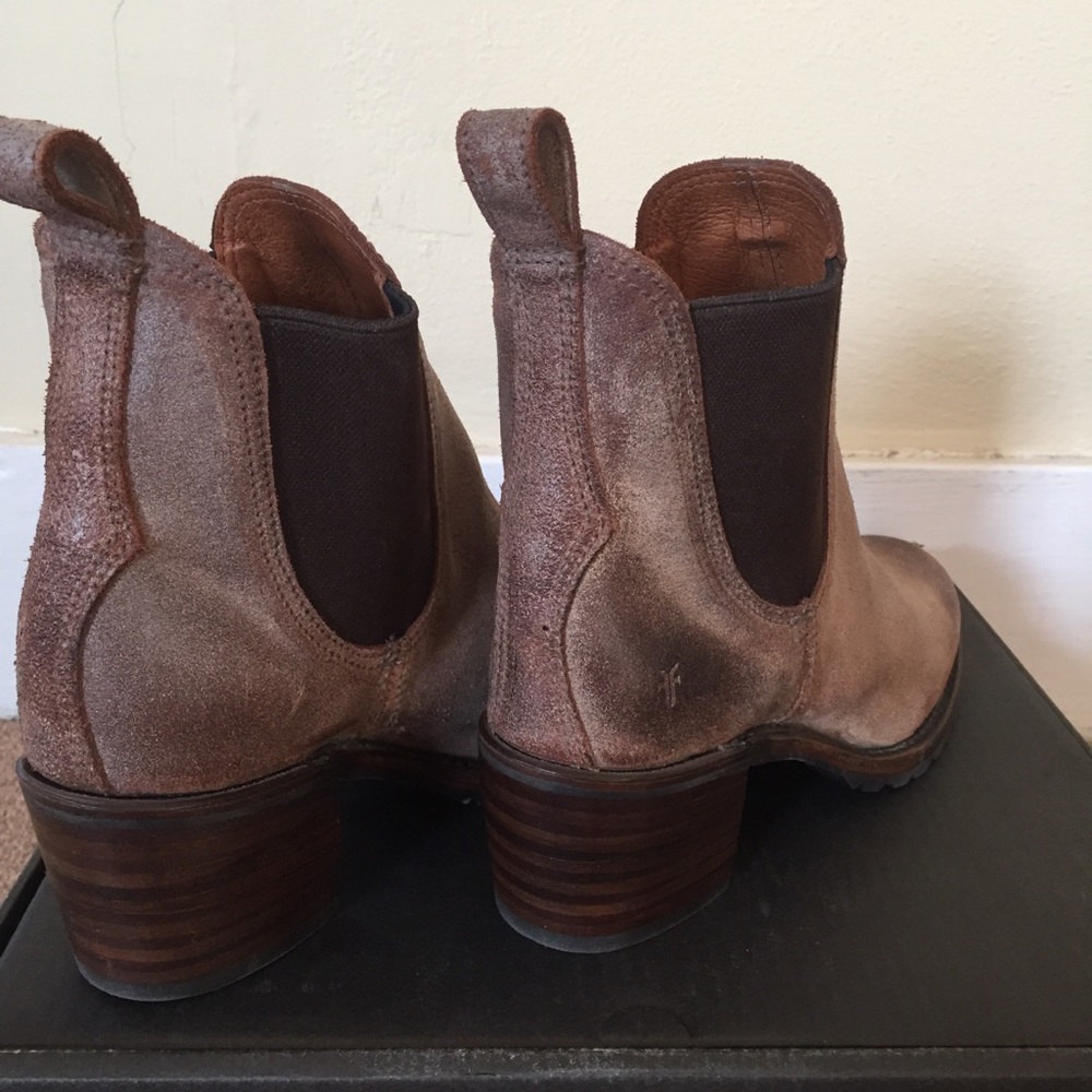Frye Sabrina Chelsea Boots NWT - Picture 6 of 7